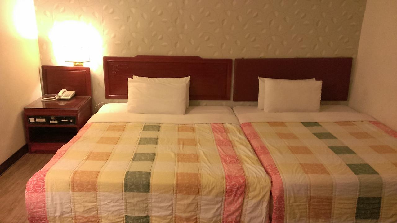 Galaxy Hotel Taichung Esterno foto
