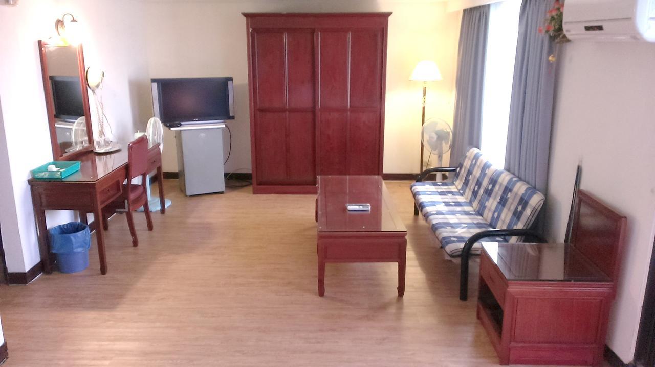 Galaxy Hotel Taichung Esterno foto