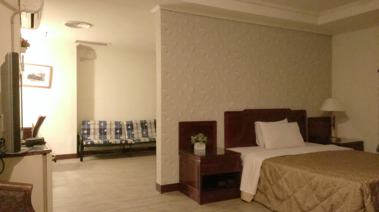 Galaxy Hotel Taichung Esterno foto