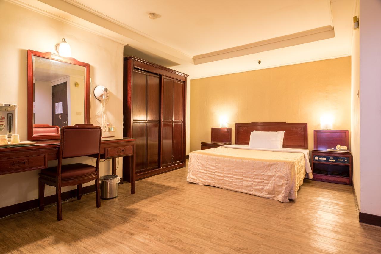Galaxy Hotel Taichung Esterno foto