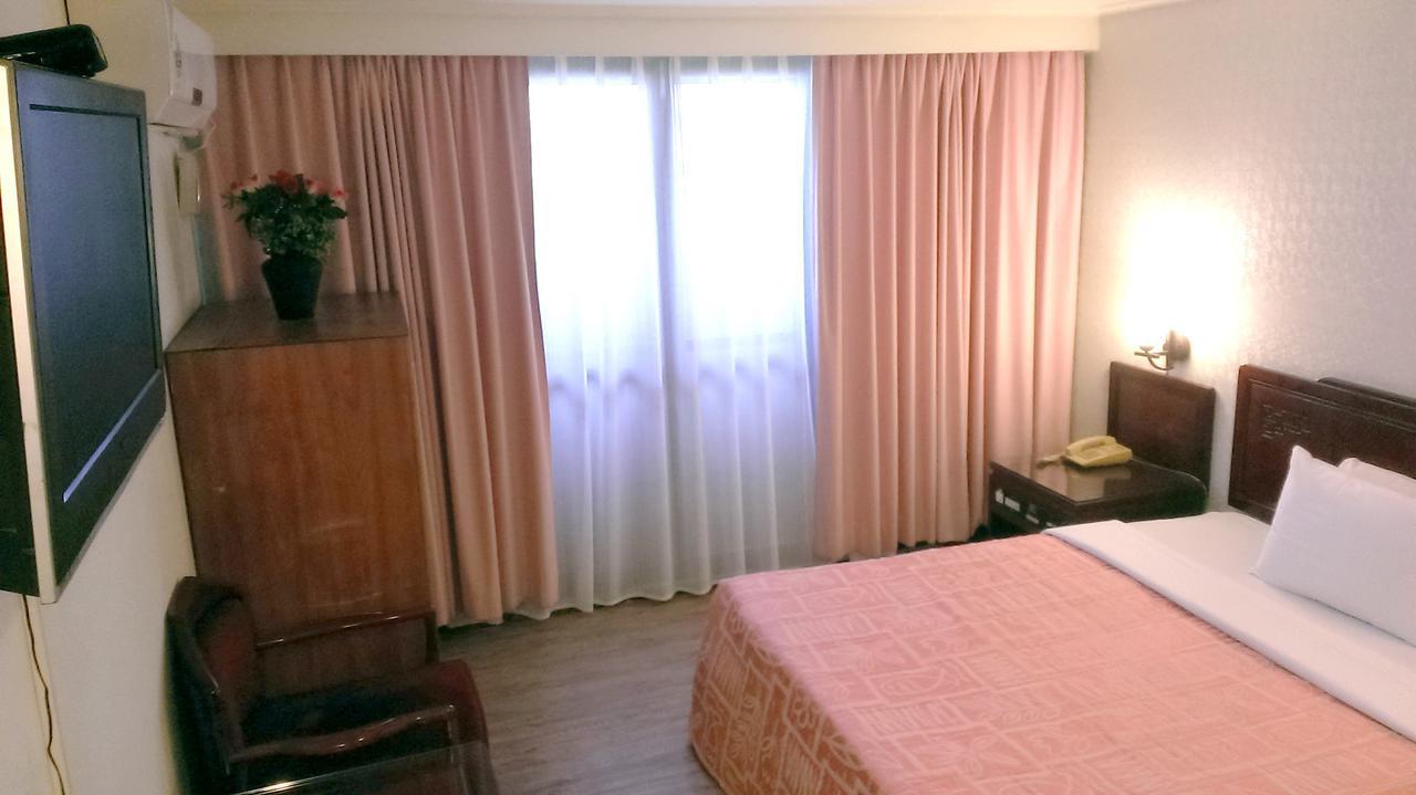 Galaxy Hotel Taichung Esterno foto