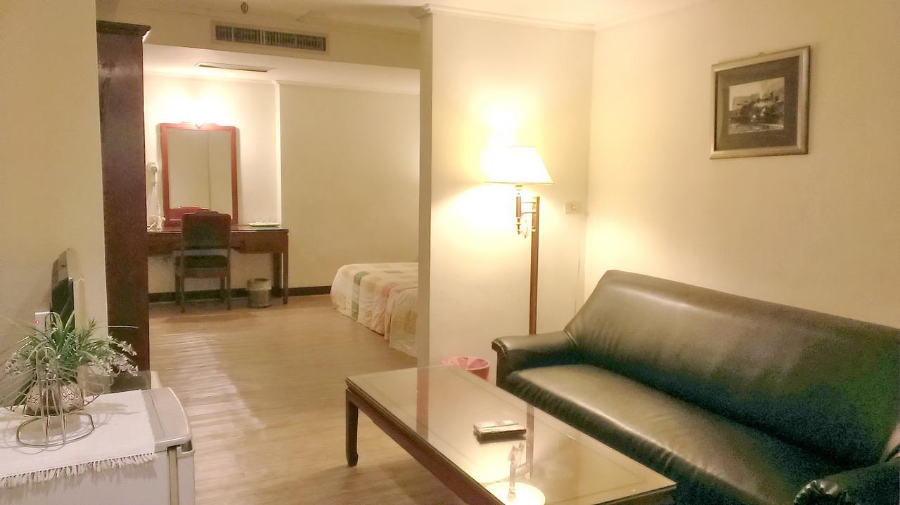 Galaxy Hotel Taichung Esterno foto