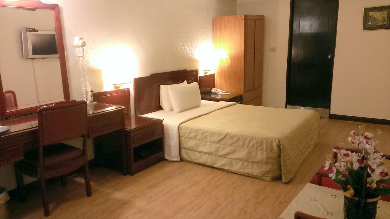 Galaxy Hotel Taichung Esterno foto