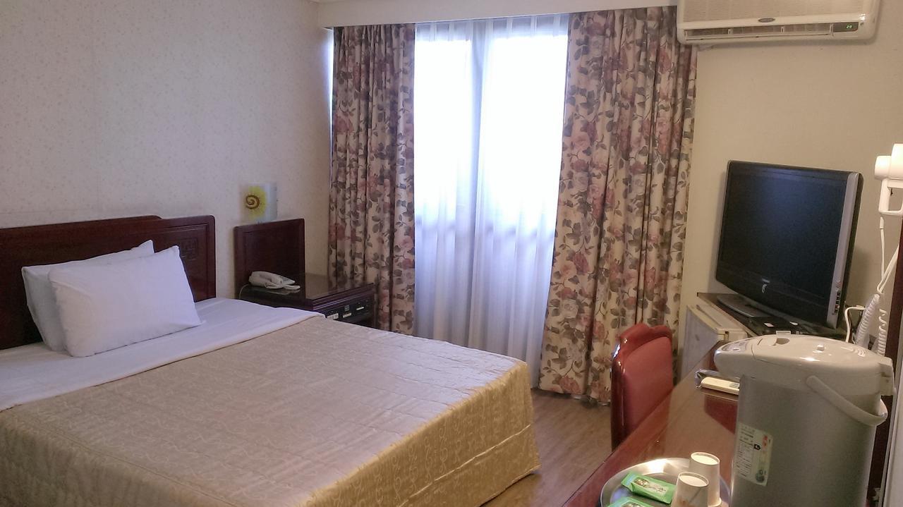 Galaxy Hotel Taichung Esterno foto