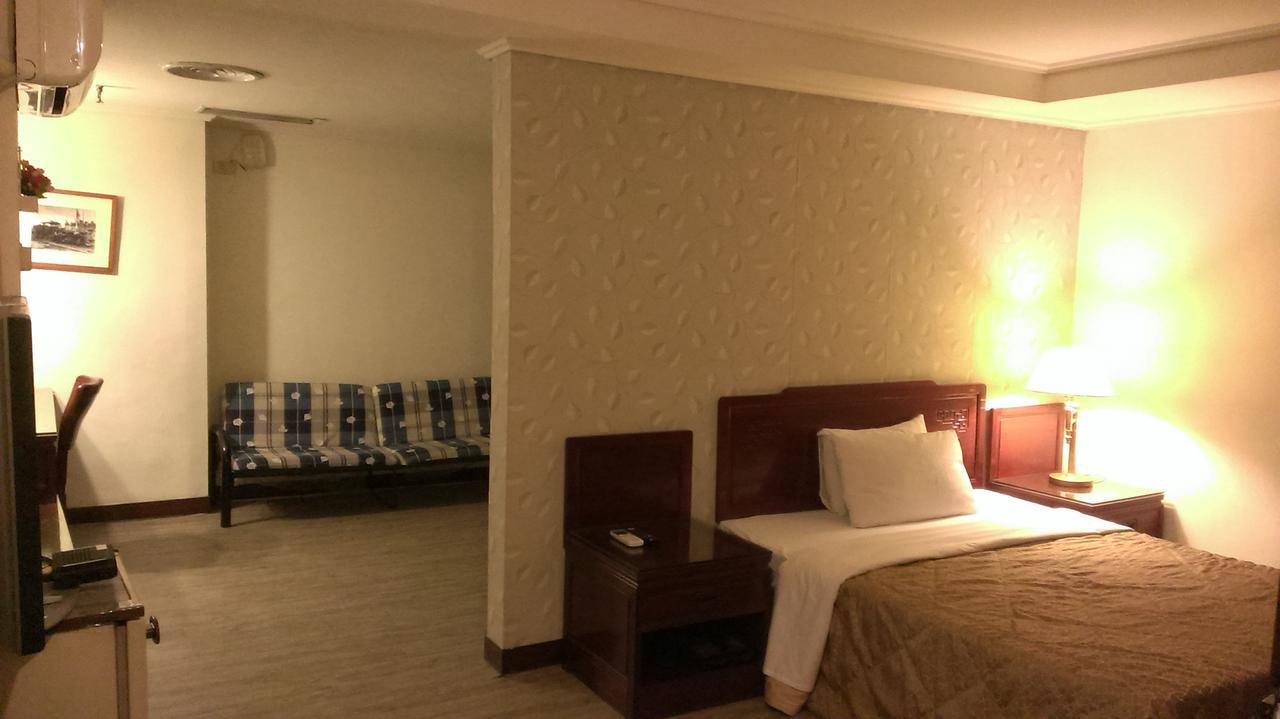 Galaxy Hotel Taichung Esterno foto