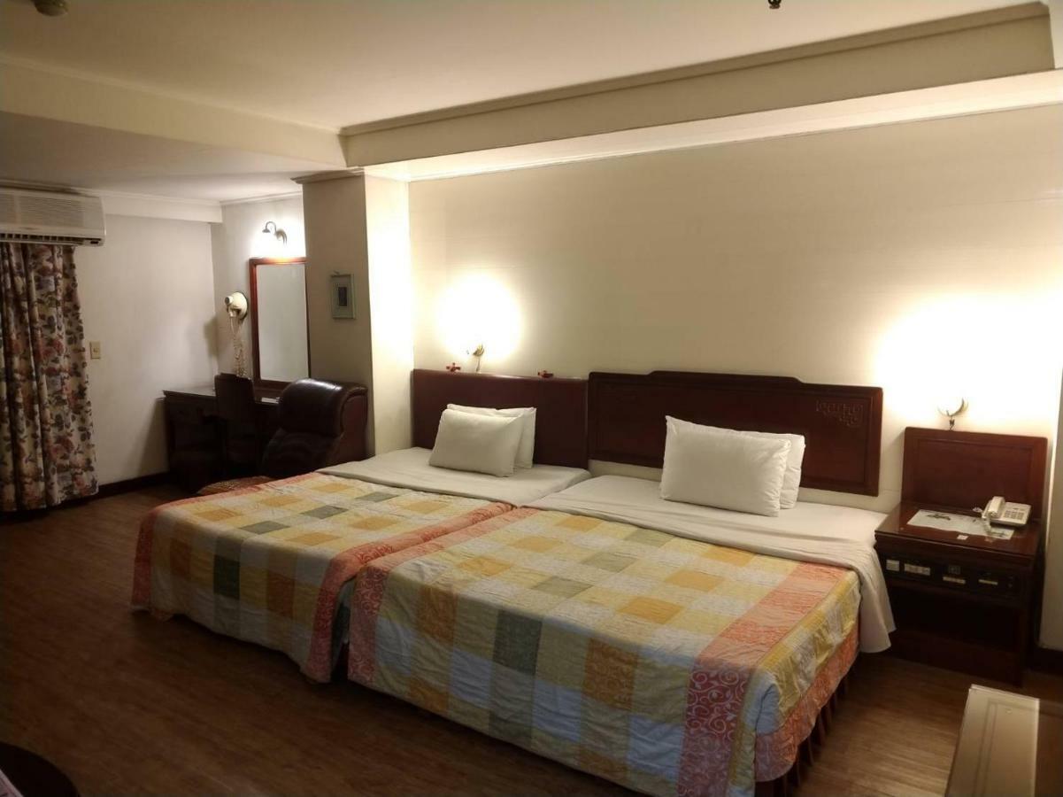 Galaxy Hotel Taichung Esterno foto