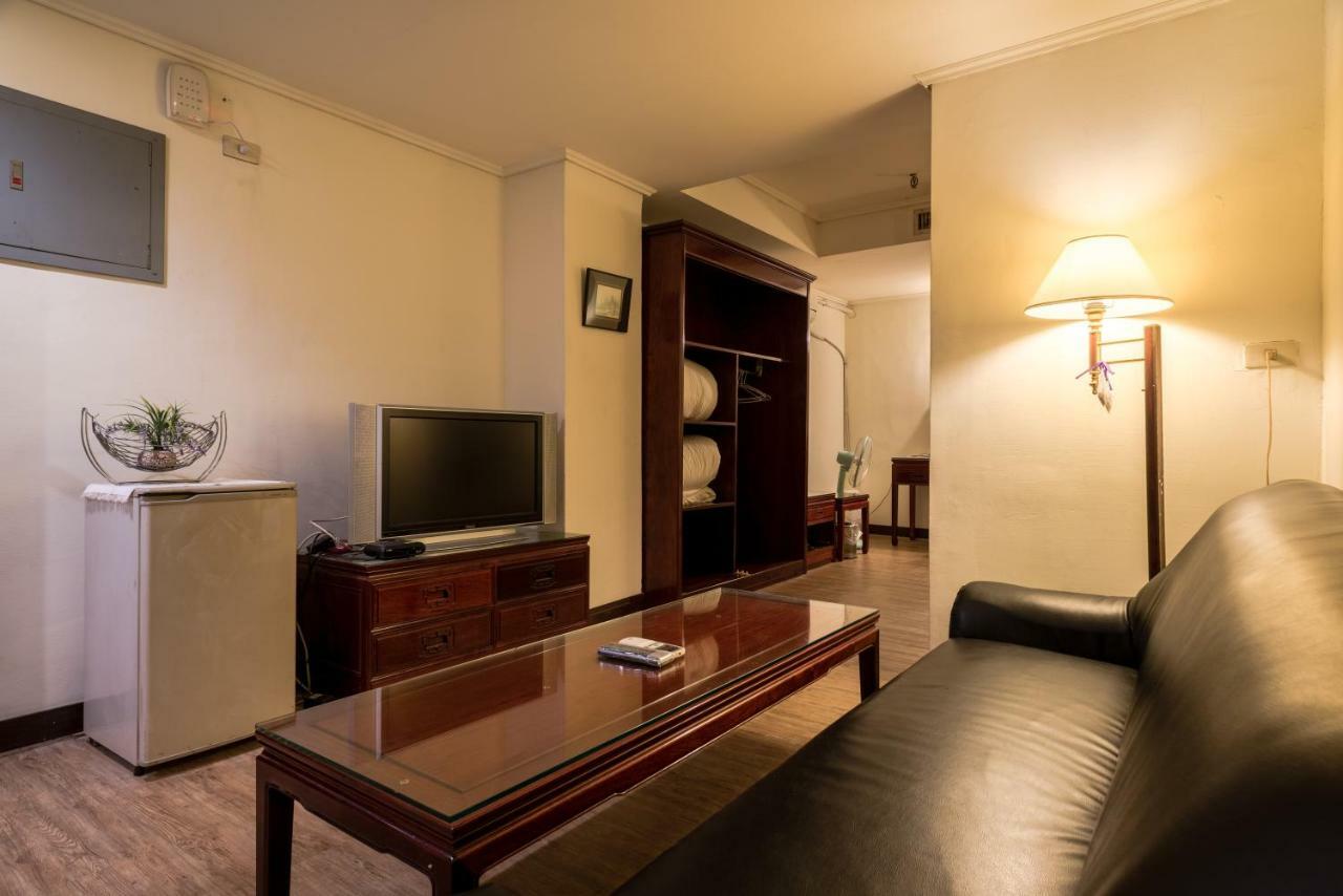 Galaxy Hotel Taichung Esterno foto